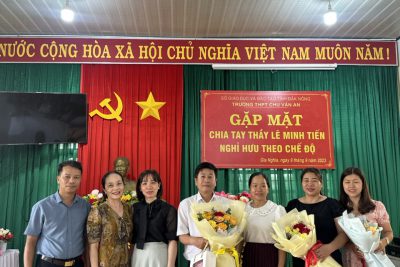 Trường THPT Chu Văn An: Gặp mặt, chia tay nguyên Cán bộ quản lý nghỉ hưu theo chế độ