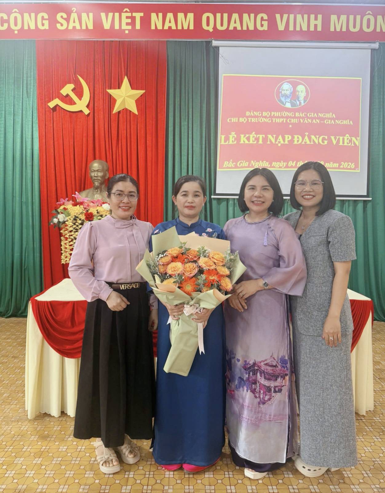 CHI BỘ TRƯỜNG THPT CHU VĂN AN – GIA NGHĨA TỔ CHỨC SINH HOẠT THÁNG 9 VÀ LỄ KẾT NẠP ĐẢNG VIÊN MỚI