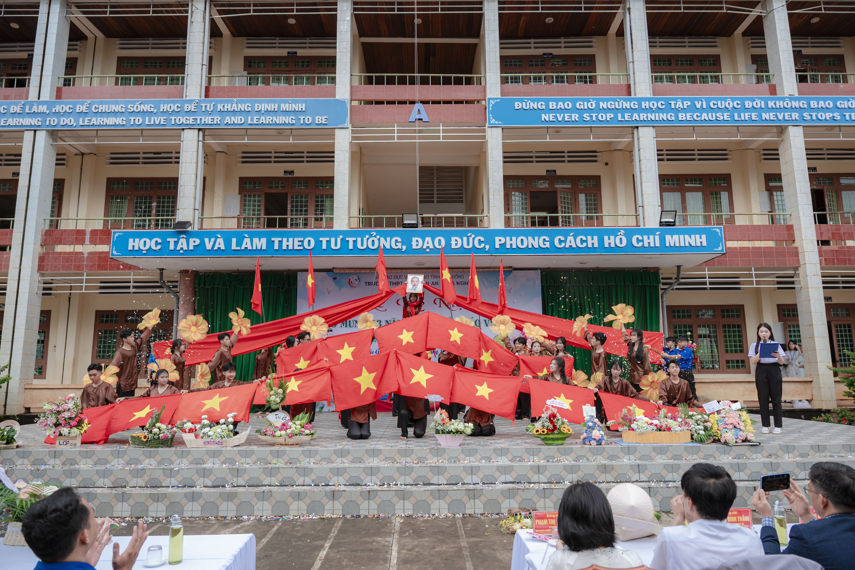 Trường THPT Chu Văn An – Gia Nghĩa: Dấu ấn từ Lễ kỷ niệm 43 năm Ngày Nhà giáo Việt Nam