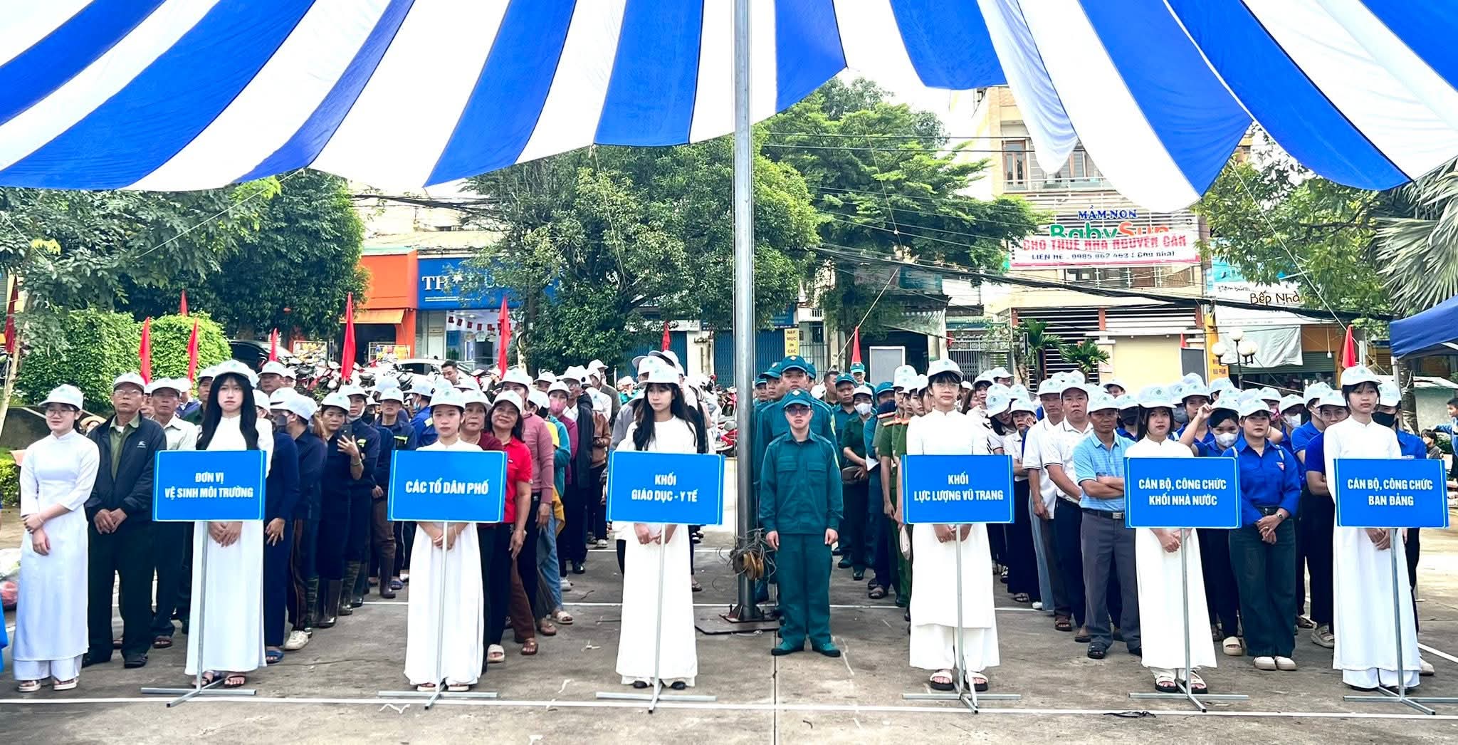 HỌC SINH TRƯỜNG THPT CHU VĂN AN – GIA NGHĨA THAM GIA LỄ PHÁT ĐỘNG TRỒNG CÂY, HOA VÀ RA QUÂN DỌN VỆ SINH MÔI TRƯỜNG