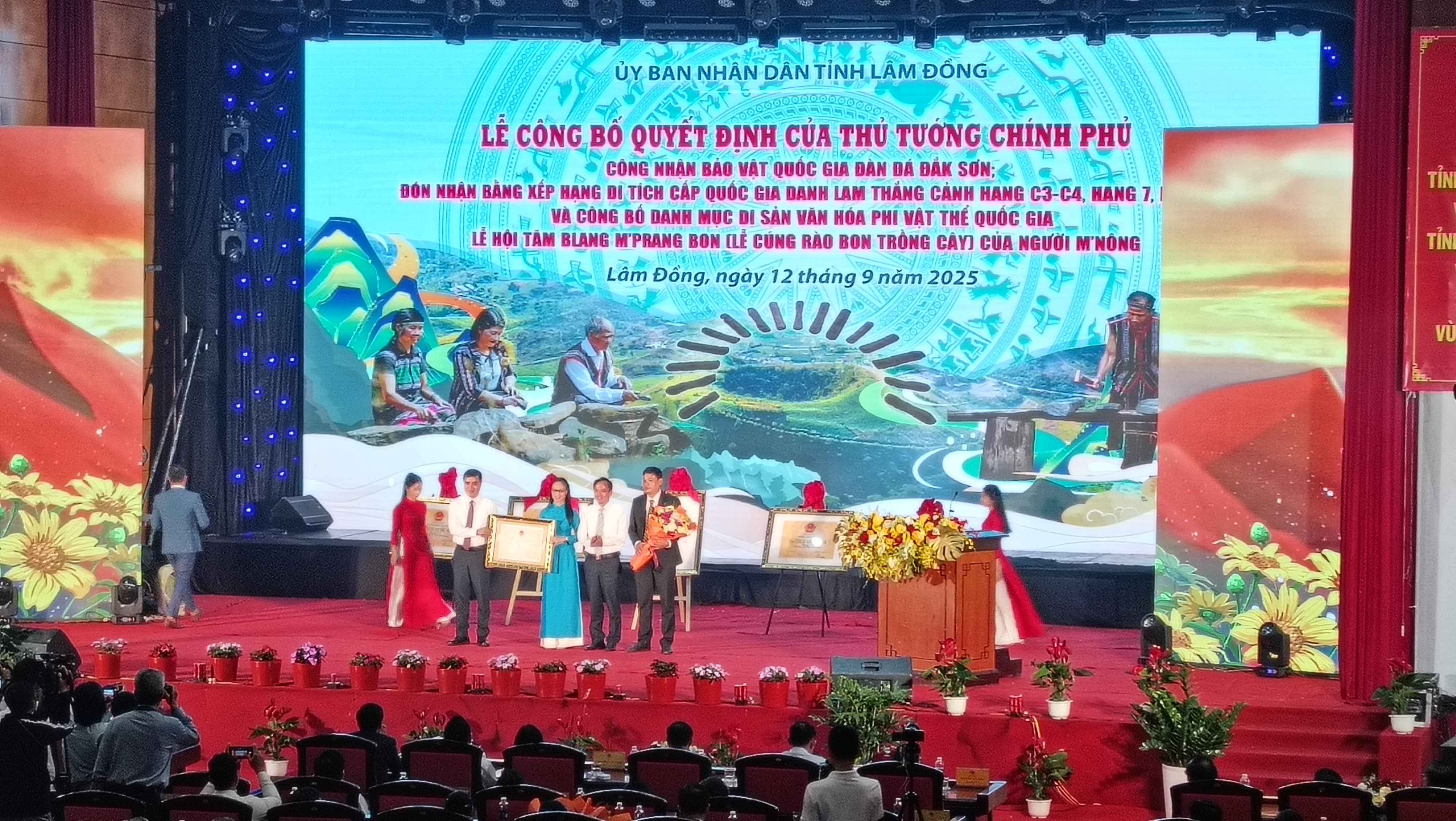 HỌC SINH TRƯỜNG THPT CHU VĂN AN – GIA NGHĨA HÀO HỨNG THAM GIA LỄ CÔNG BỐ QUYẾT ĐỊNH CỦA THỦ TƯỚNG CHÍNH PHỦ