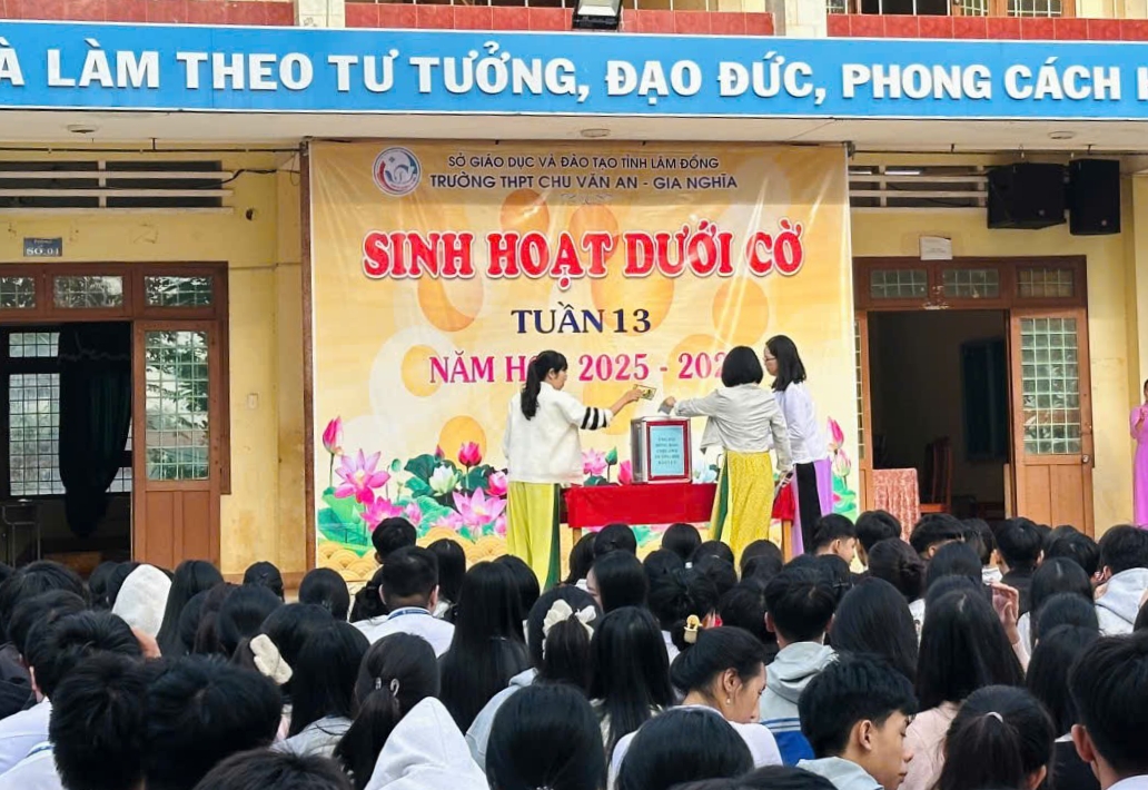 TRƯỜNG THPT CHU VĂN AN – GIA NGHĨA CHUNG TAY HƯỚNG VỀ ĐỒNG BÀO VÙNG BÃO LŨ