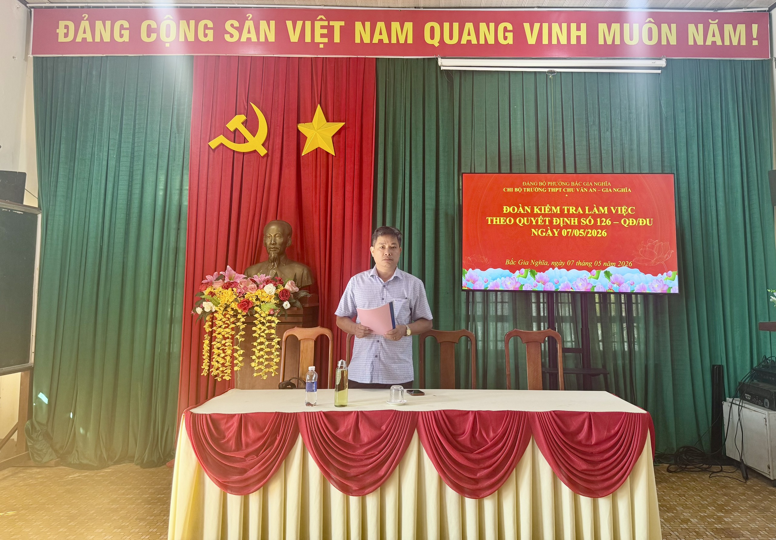 Kiểm tra việc thực hiện Kết luận số 01-KL/TW và Chỉ thị số 50-CT/TW về “Tiếp tục đổi mới và nâng cao chất lượng sinh hoạt chi bộ trong giai đoạn mới”.