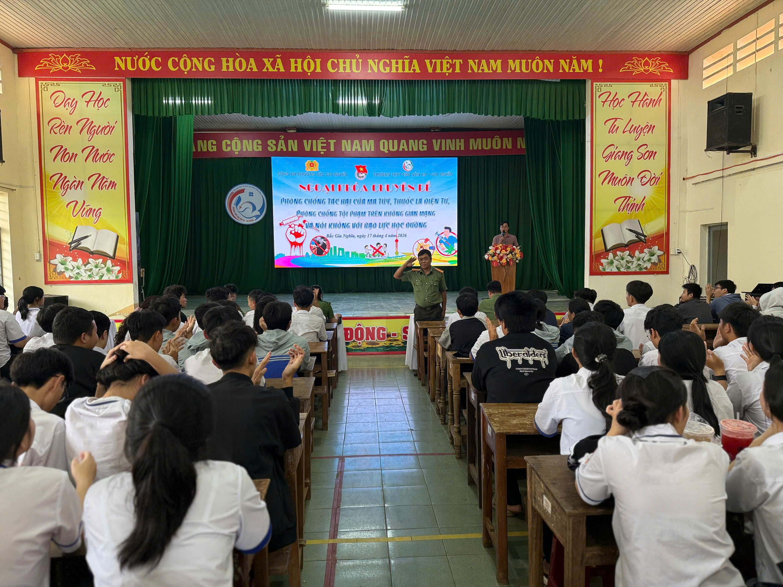 TUYÊN TRUYỀN VỀ PHÒNG, CHỐNG TÁC HẠI CỦA MA TÚY, THUỐC LÁ ĐIỆN TỬ, PHÒNG CHỐNG TỘI PHẠM TRÊN KHÔNG GIAN MẠNG VÀ NÓI KHÔNG VỚI BẠO LỰC HỌC ĐƯỜNG