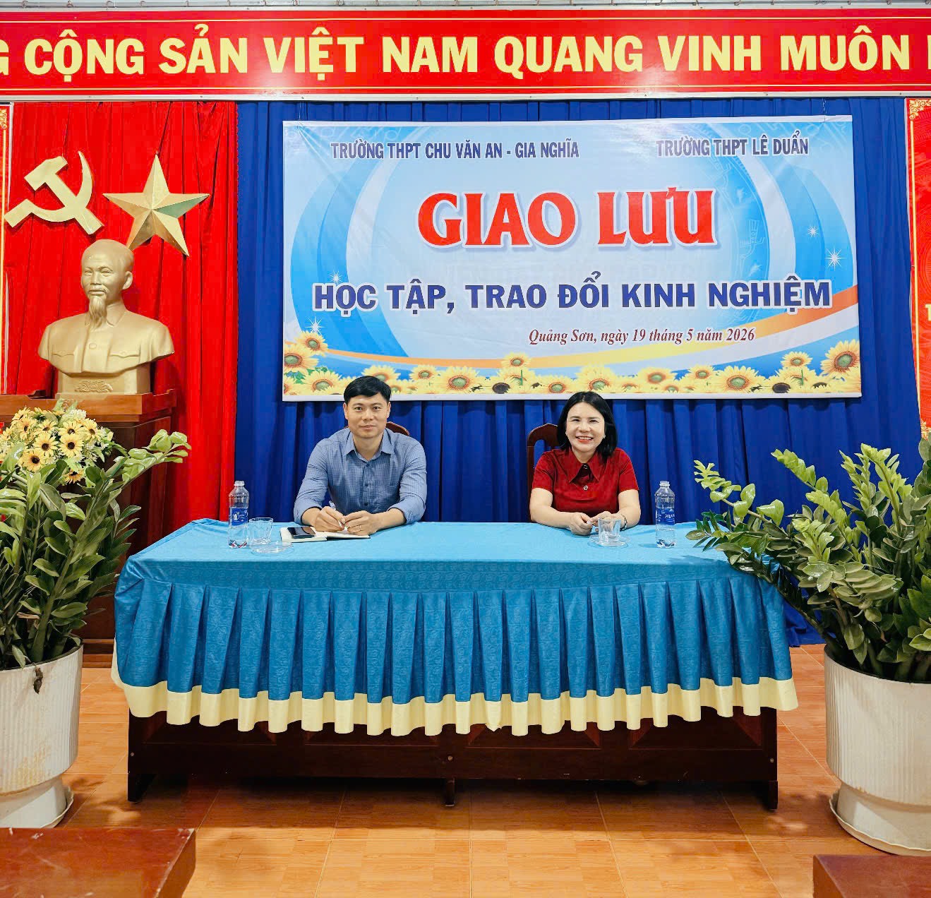 GIAO LƯU HỌC TẬP VÀ TRAO ĐỔI KINH NGHIỆM GIỮA TRƯỜNG THPT CHU VĂN AN – GIA NGHĨA VÀ TRƯỜNG THPT LÊ DUẨN