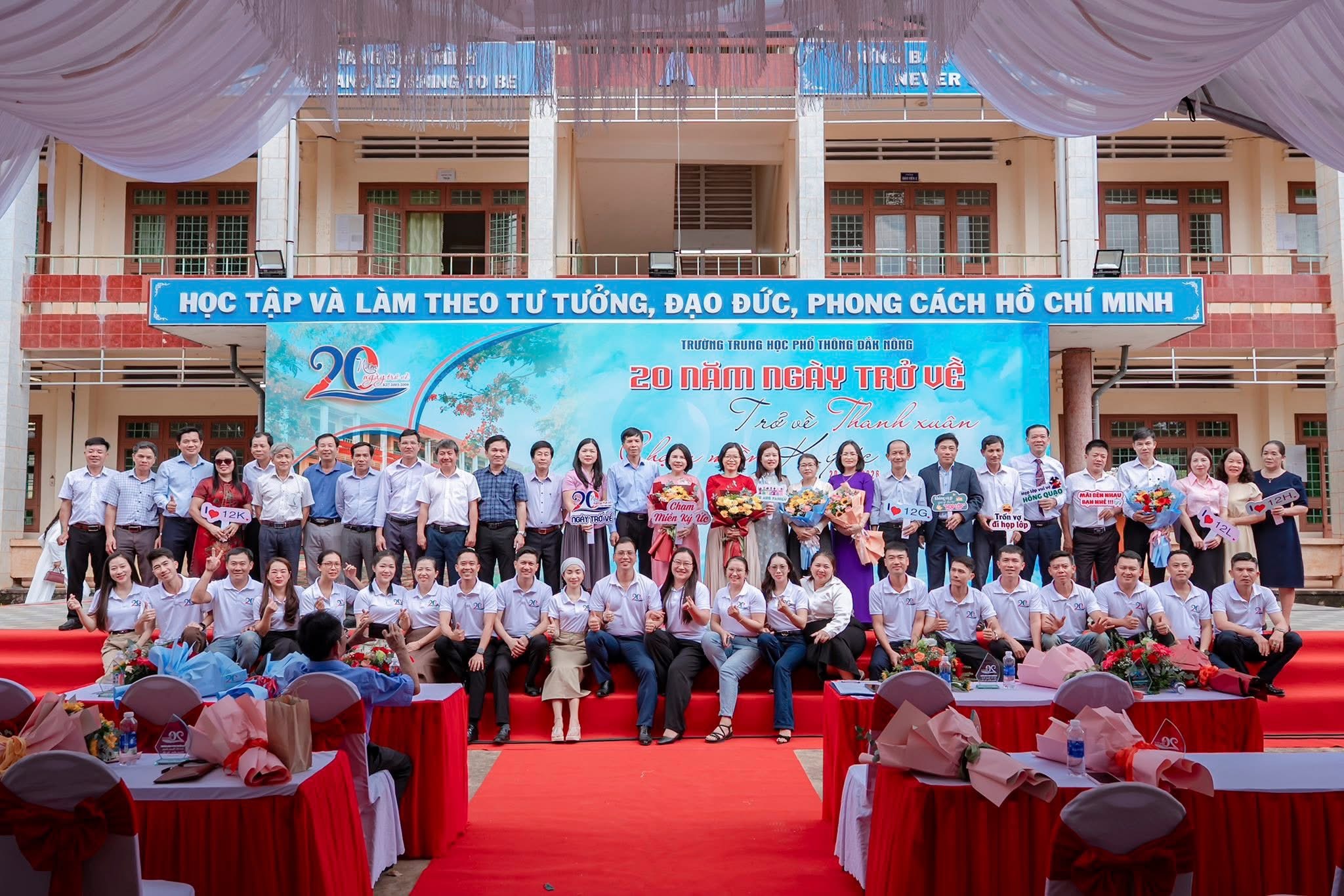 CỰU HỌC SINH K27, NIÊN KHÓA 2003–2006 VỀ TRƯỜNG KỶ NIỆM 20 NĂM NGÀY RA TRƯỜNG, TRAO TẶNG CÔNG TRÌNH Ý NGHĨA HƯỚNG TỚI KỶ NIỆM 50 NĂM THÀNH LẬP TRƯỜNG